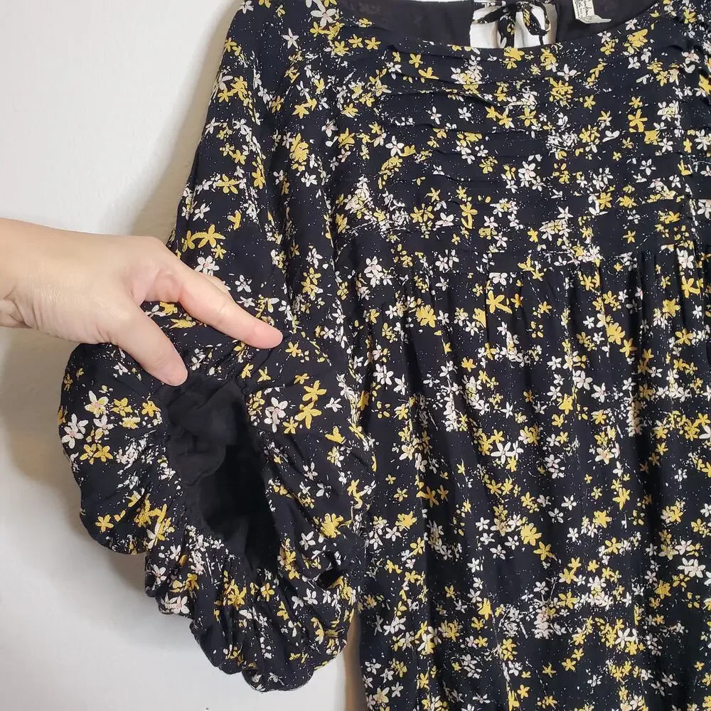 Free People Dessa Dark Ditsy Floral Puff Sleeve Bodysuit M Black Cutout Fairy